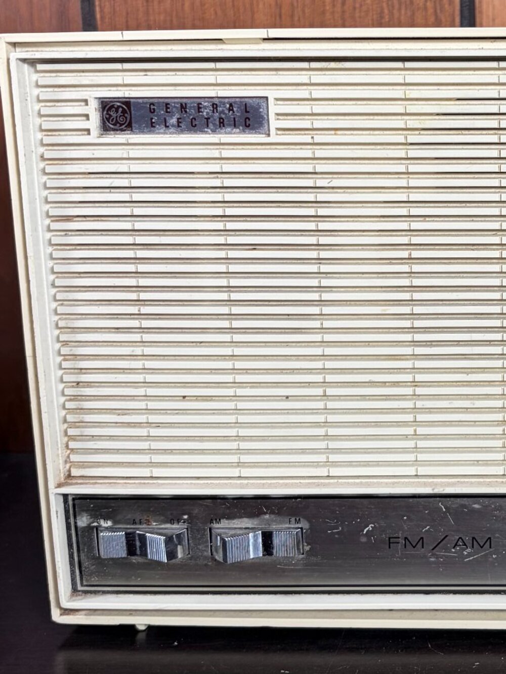 Vintage General Electric AM/FM Solid State Radio 60s-70s Cream Colored Plastic